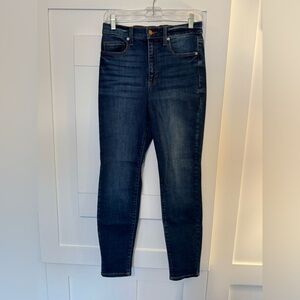 Sneak peek skinny jeans size 28